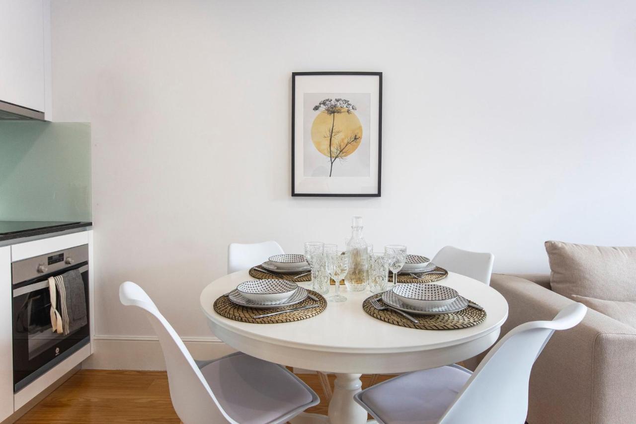 City Center 2Br Flat W/ Ac By Lovelystay Porto Bagian luar foto
