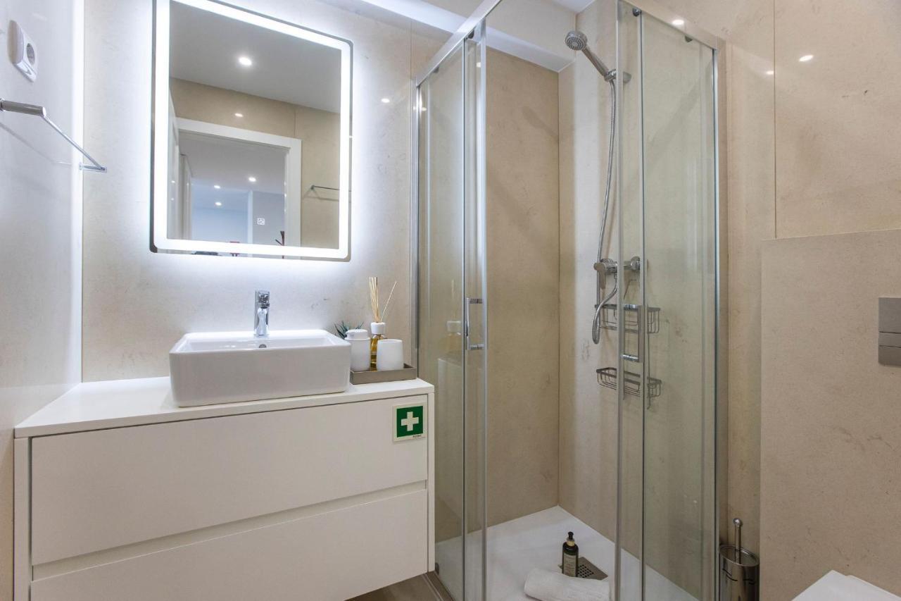 City Center 2Br Flat W/ Ac By Lovelystay Porto Bagian luar foto