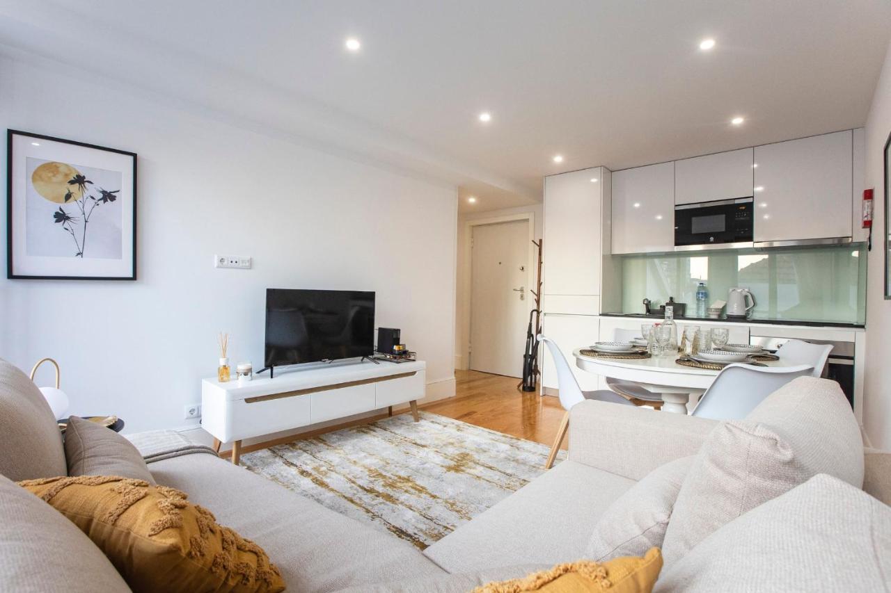 City Center 2Br Flat W/ Ac By Lovelystay Porto Bagian luar foto