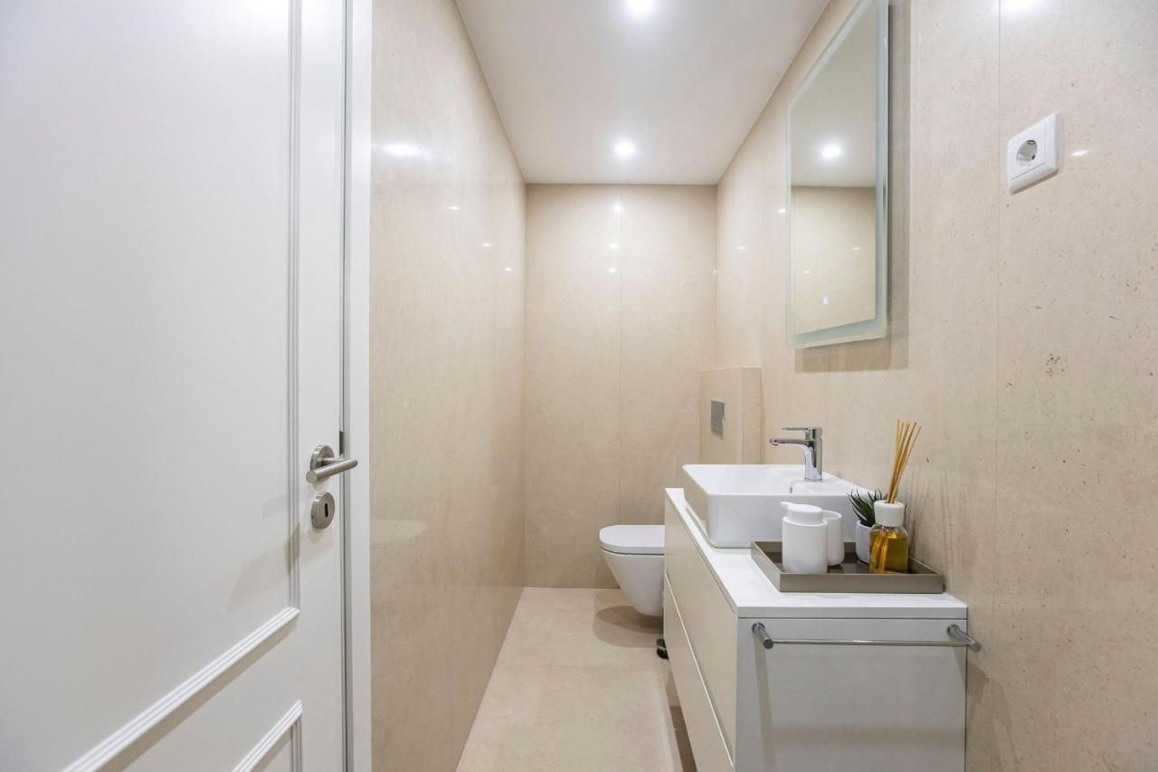 City Center 2Br Flat W/ Ac By Lovelystay Porto Bagian luar foto